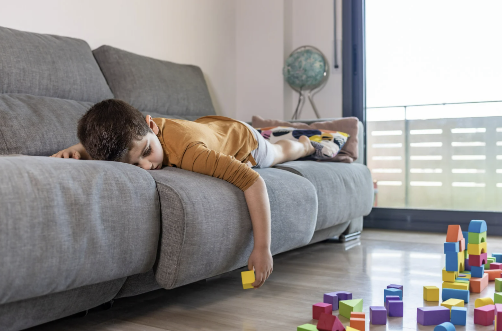 anak hiperaktif, anak aktif berlebihan, cara mengatasi anak aktif, perbedaan anak aktif dan hiperaktif, Bunda, si Kecil